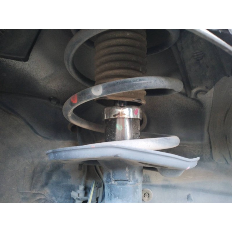 Recambio de amortiguador delantero derecho para toyota auris active referencia OEM IAM   