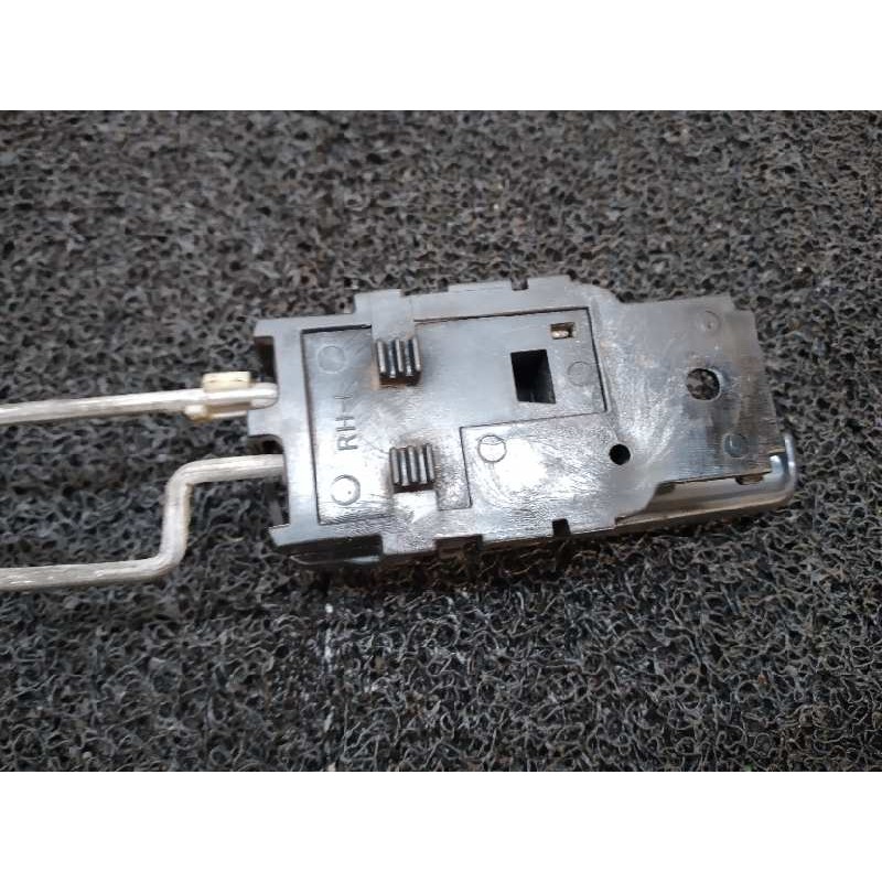 Recambio de cerradura puerta delantera derecha para nissan atleon 110 referencia OEM IAM - Blanco 4
