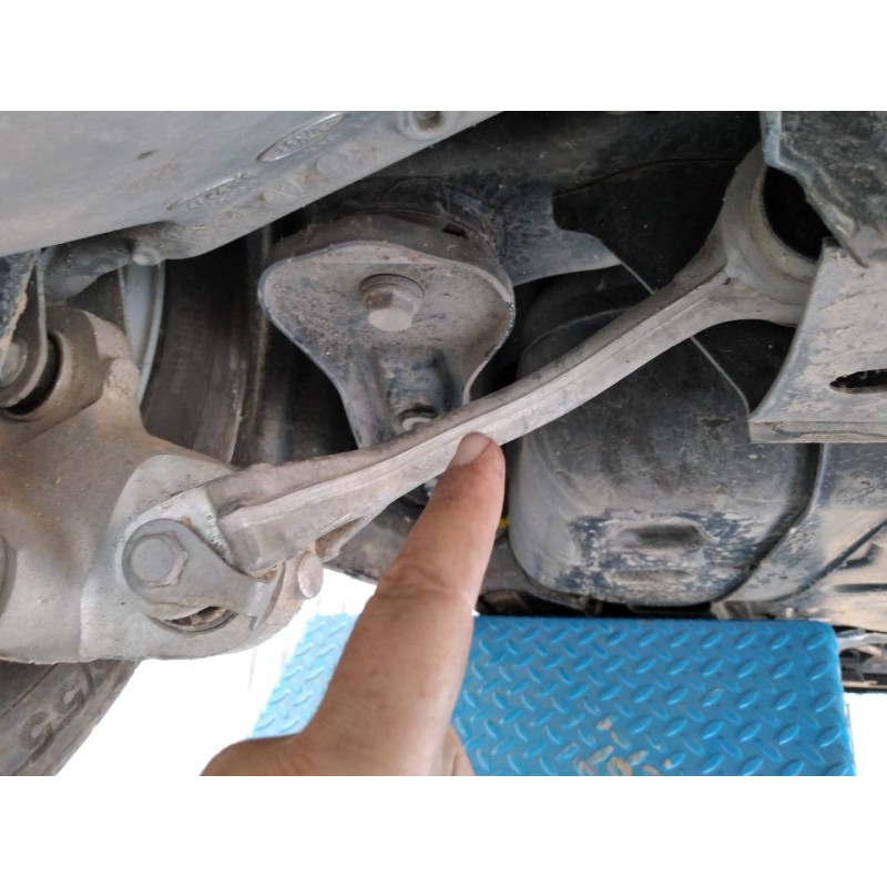 Recambio de brazo suspension inferior trasero izquierdo para jaguar xe prestige referencia OEM IAM   