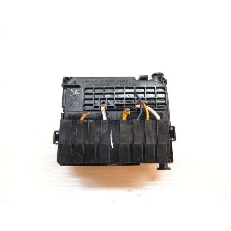 Recambio de caja reles / fusibles para peugeot 207 sw sport referencia OEM IAM 9664997780 - Blanco 3