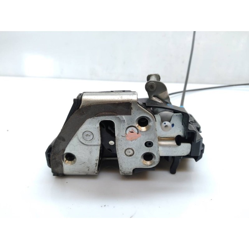 Recambio de cerradura puerta trasera derecha para toyota auris active referencia OEM IAM H2411 - Blanco 2
