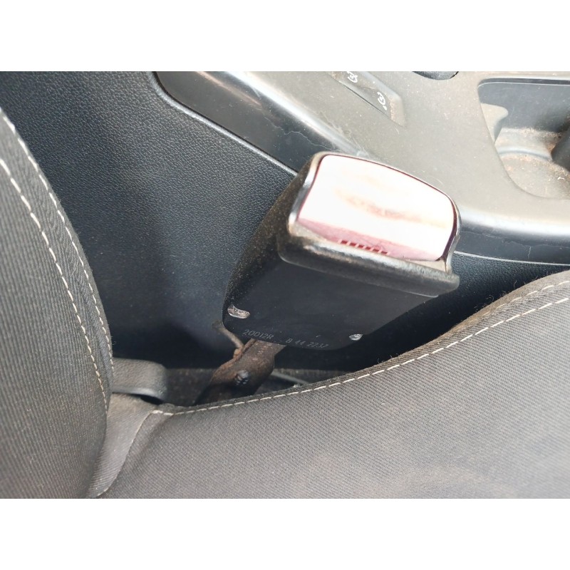 Recambio de enganche cinturon delantero derecho para renault megane iii hatchback (bz0/1_, b3_) 1.5 dci referencia OEM IAM   