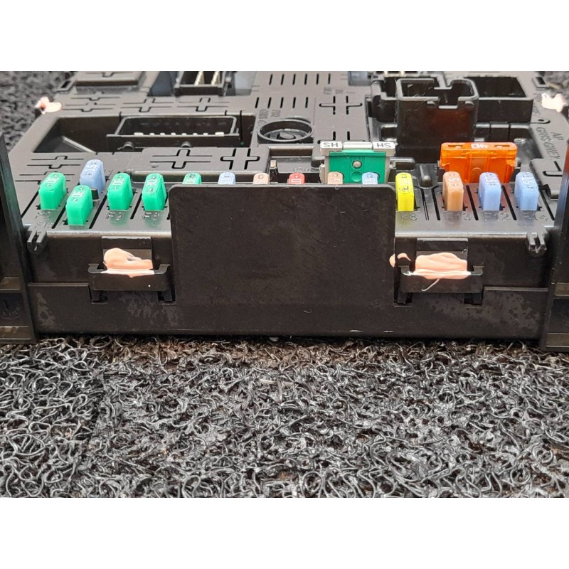 Recambio de caja reles / fusibles para peugeot 3008 sport pack referencia OEM IAM 281197595 4