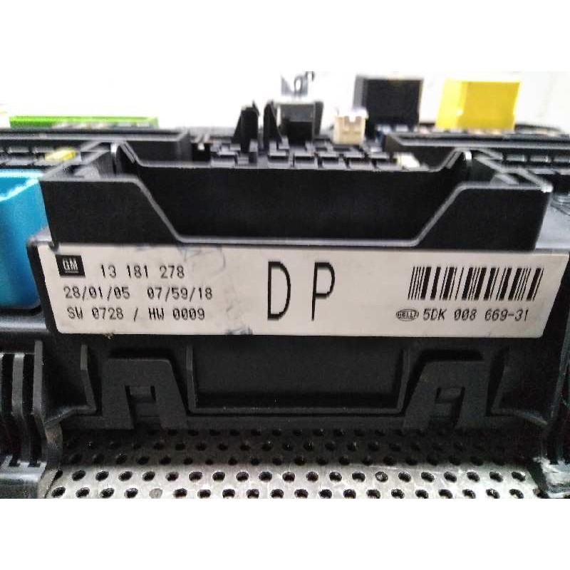 Recambio de caja reles / fusibles para opel astra gtc 1.9 16v cdti cat (z 19 dth / lrd) referencia OEM IAM 13181278 5DK00866931 2