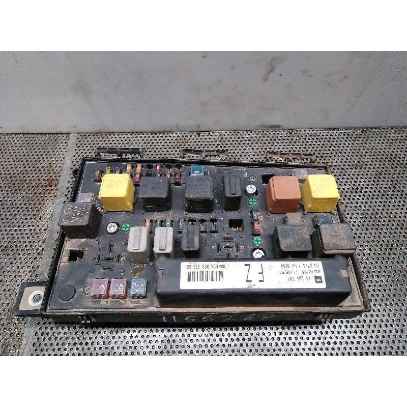 Recambio de caja reles / fusibles para opel astra gtc 1.9 16v cdti cat (z 19 dth / lrd) referencia OEM IAM 13205783 5DK00866828