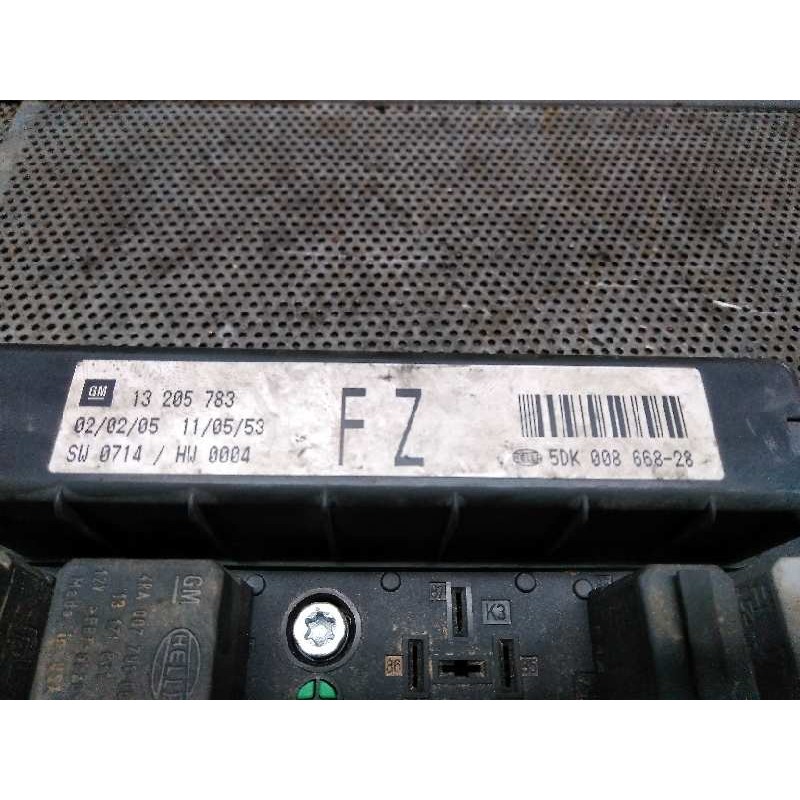 Recambio de caja reles / fusibles para opel astra gtc 1.9 16v cdti cat (z 19 dth / lrd) referencia OEM IAM 13205783 5DK00866828 2
