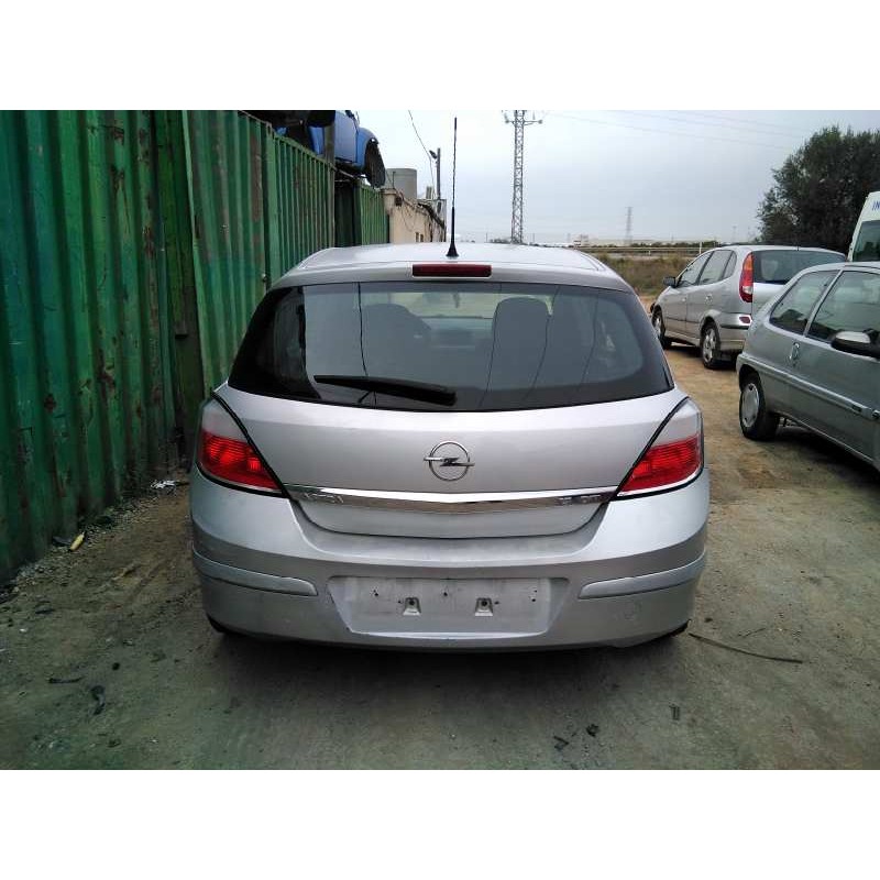 opel astra h berlina del año 2004