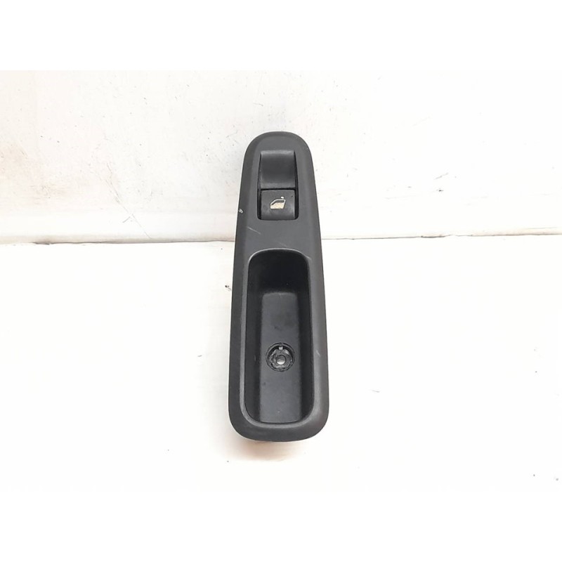 Recambio de mando elevalunas trasero derecho para peugeot 3008 sport pack referencia OEM IAM 96662297XT  