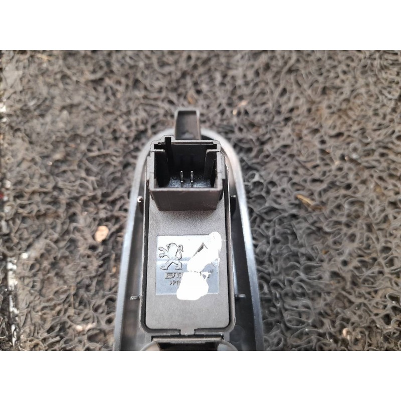 Recambio de mando elevalunas trasero izquierdo para peugeot 3008 sport pack referencia OEM IAM 96662297XT  BITRON 2
