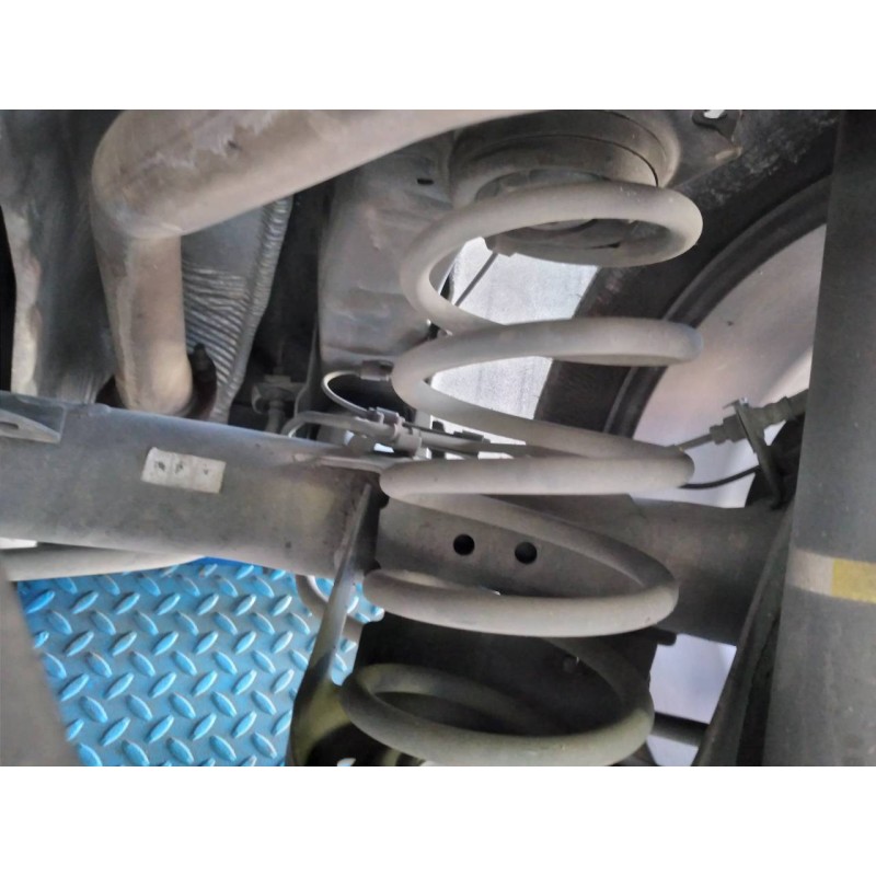 Recambio de muelle amortiguacion para toyota auris active referencia OEM IAM - Blanco 2