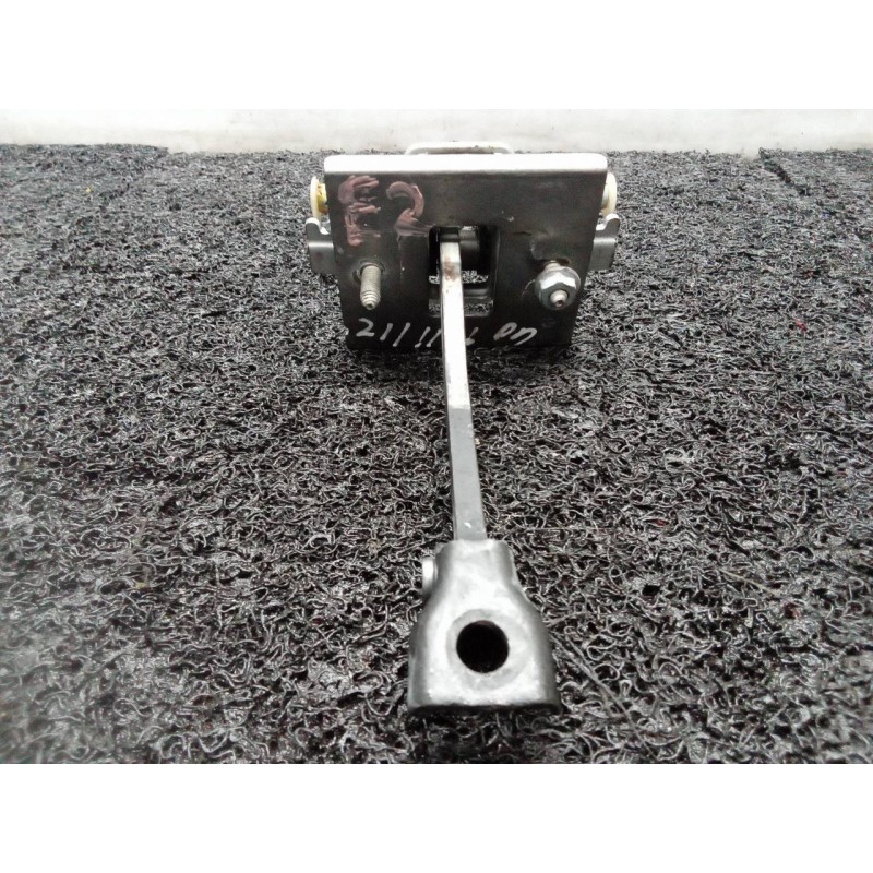 Recambio de retenedor puerta delantera derecha para peugeot 3008 sport pack referencia OEM IAM 3