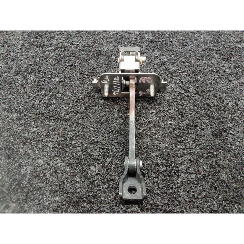 Recambio de retenedor puerta trasera derecha para peugeot 3008 sport pack referencia OEM IAM 3