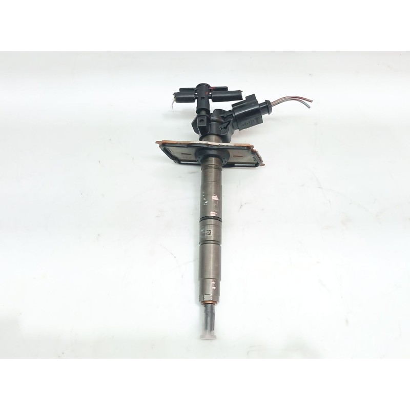 Recambio de inyector para audi a4 ber. (b8) básico referencia OEM IAM 03L130277  
