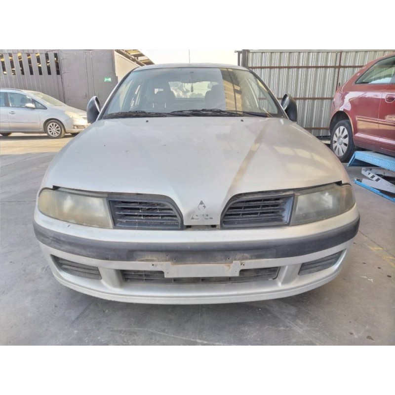 mitsubishi carisma berlina 5 (da0) del año 2003
