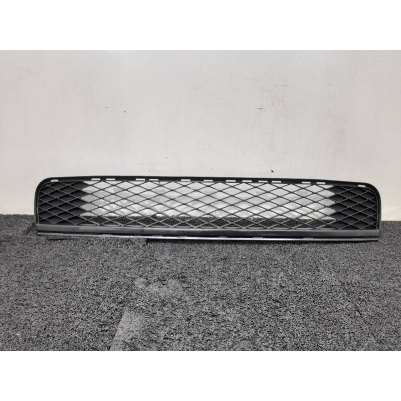 Recambio de rejilla paragolpes central para toyota auris active referencia OEM IAM 5311202250  