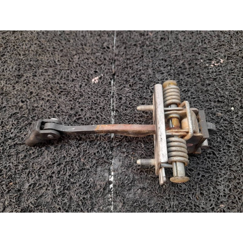 Recambio de retenedor puerta trasera izquierda para peugeot 3008 sport pack referencia OEM IAM 2
