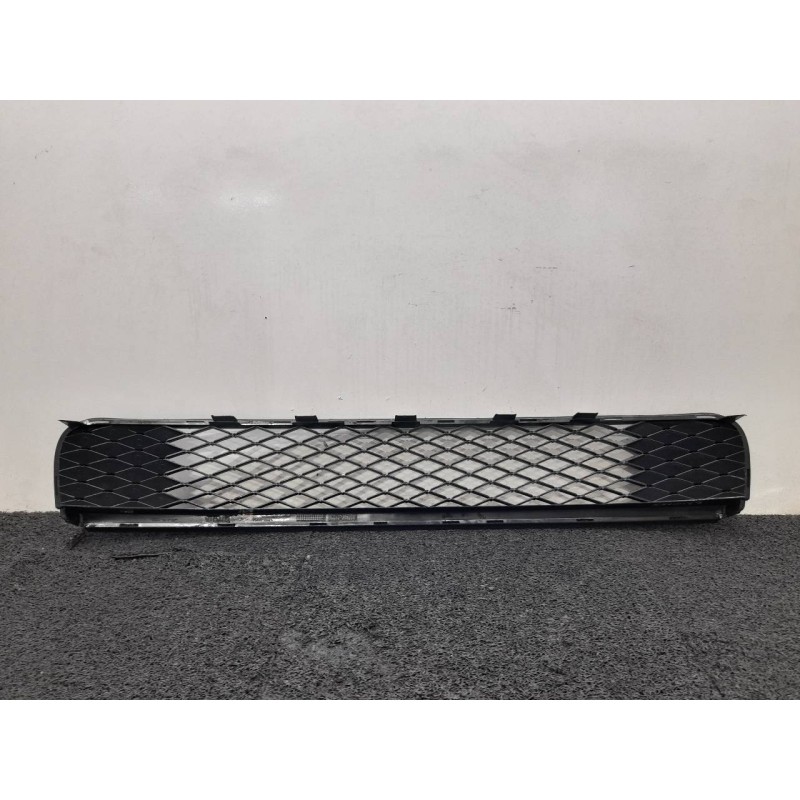 Recambio de rejilla paragolpes central para toyota auris active referencia OEM IAM 5311202250 - Blanco 2