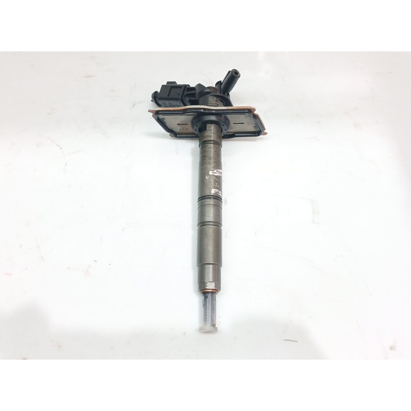 Recambio de inyector para audi a4 ber. (b8) básico referencia OEM IAM 03L130277  