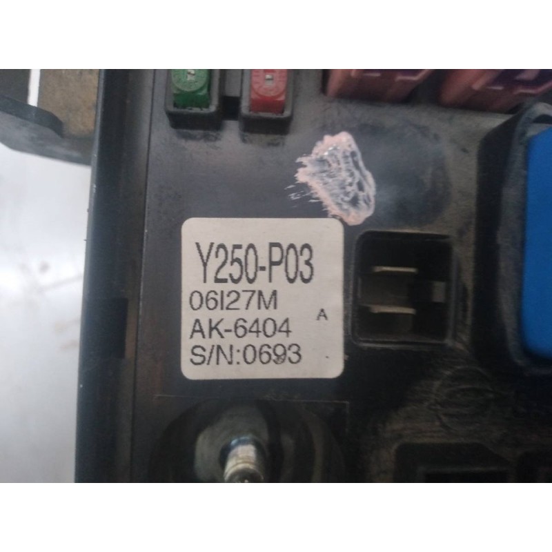 Recambio de caja reles / fusibles para ssangyong rexton 270 xvt limited referencia OEM IAM T250P03 06I27M AK6404 3