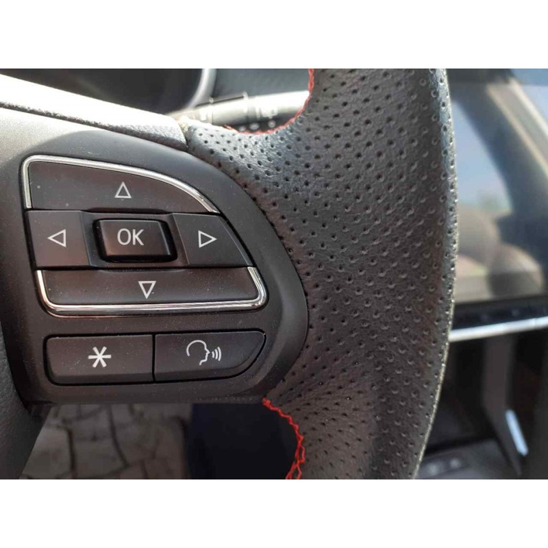 Recambio de volante para mg zs luxury referencia OEM IAM - Blanco 5