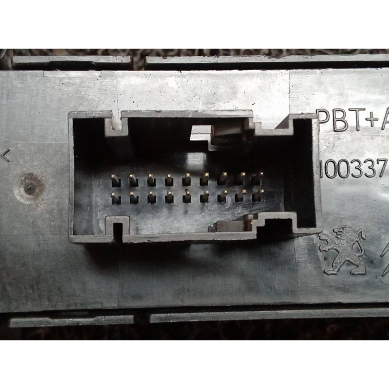 Recambio de warning para peugeot 3008 sport pack referencia OEM IAM 96638425XT 2