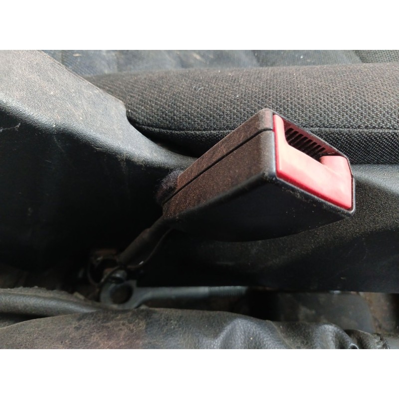 Recambio de enganche cinturon delantero izquierdo para iveco daily furgón fg h2 33 s ... v batalla 3520 l referencia OEM IAM - Blanco