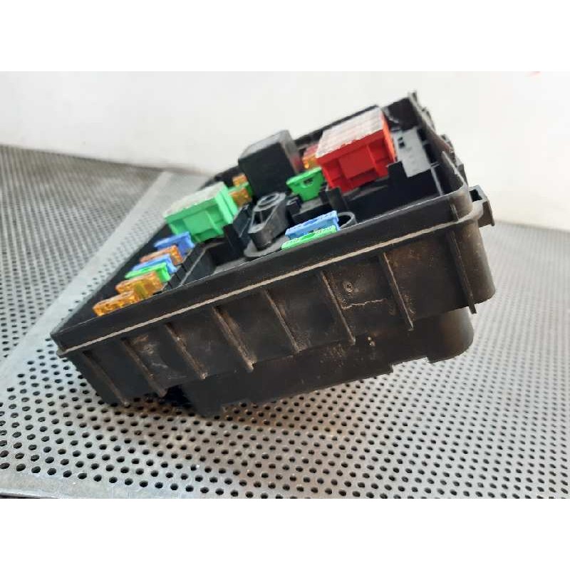 Recambio de caja reles / fusibles para skoda octavia berlina (1z3) elegance referencia OEM IAM 1K0937125A - Blanco 4