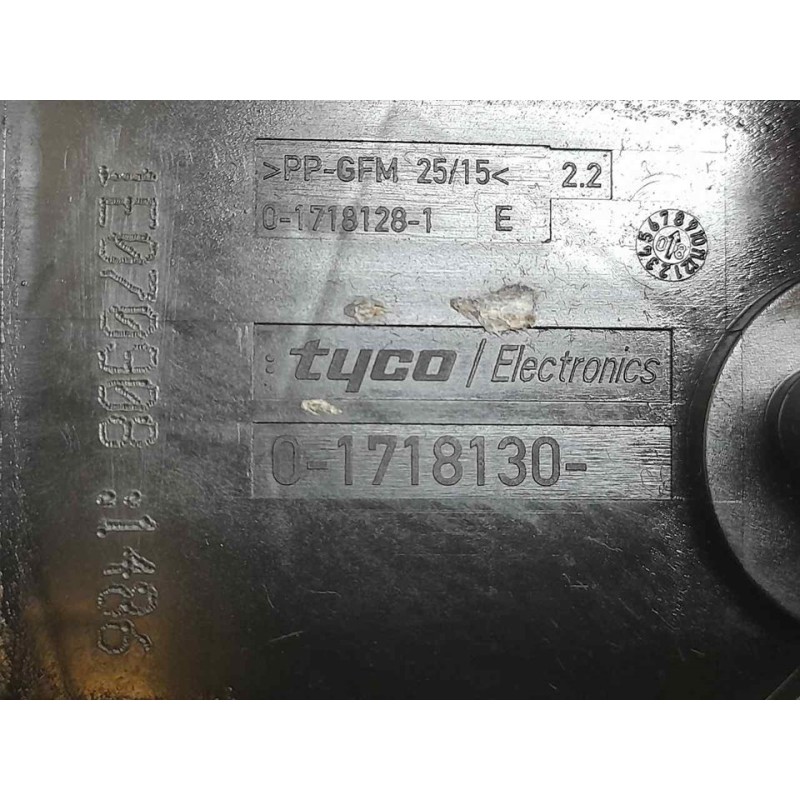 Recambio de caja reles / fusibles para audi a3 sportback (8p) 2.0 tdi attraction (125kw) referencia OEM IAM 1E070909 01718130 - Rojo 3