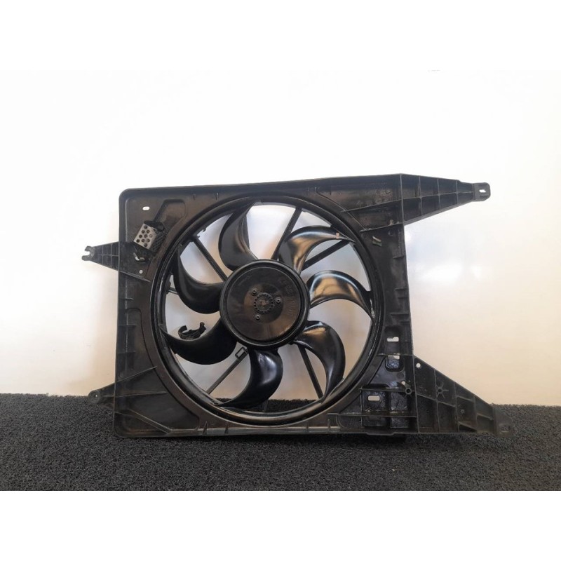 Recambio de electroventilador para dacia sandero laureate referencia OEM IAM 8200765566B 0130307107 BOSCH