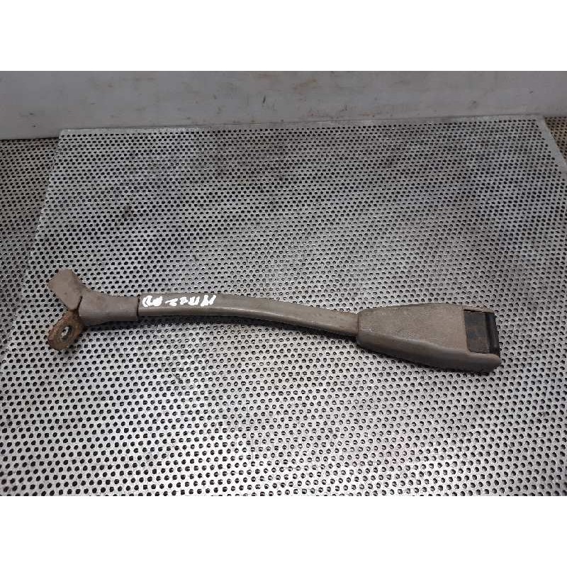 Recambio de enganche cinturon delantero derecho para mitsubishi pajero 2.5 td referencia OEM IAM TK621  