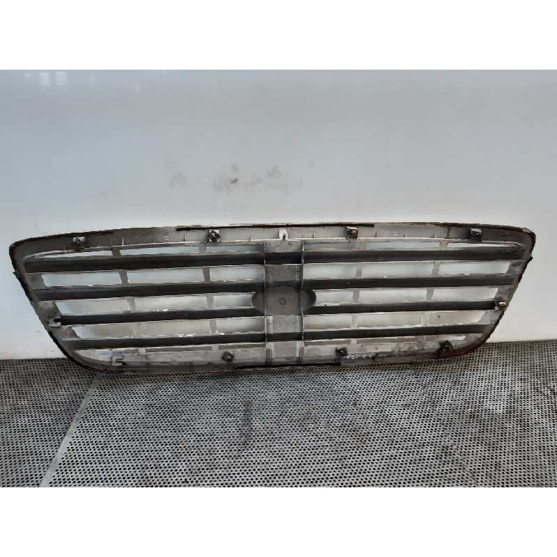 Recambio de rejilla delantera para kia carnival ii 2.9 cdri ex referencia OEM IAM - Blanco 2