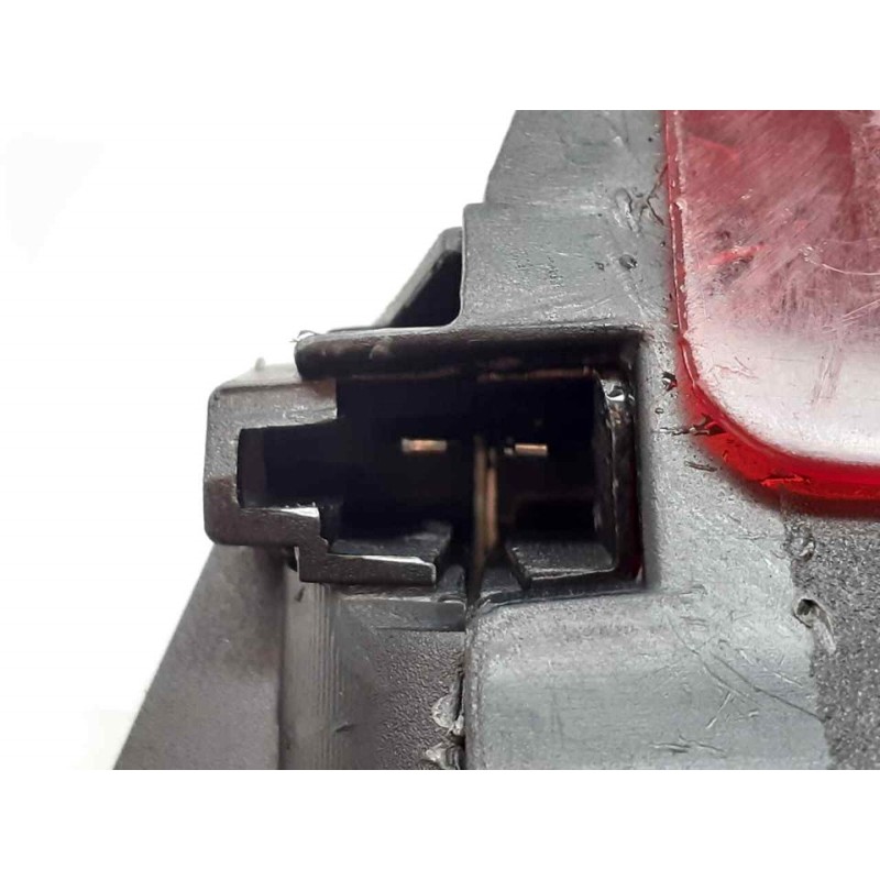 Recambio de luz central de freno para dacia dokker essential referencia OEM IAM 8200690117 - Blanco 3