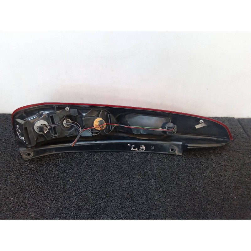 Recambio de piloto trasero derecho para ford fiesta (cbk) ghia referencia OEM IAM 2