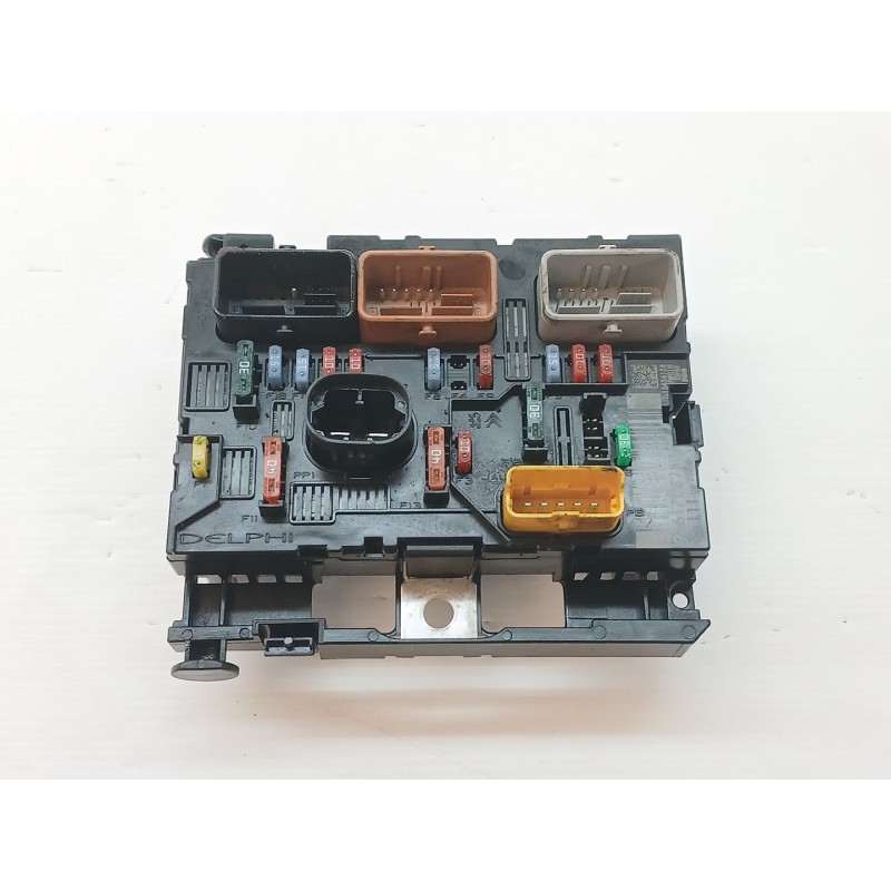 Recambio de caja reles / fusibles para peugeot 207 x-line referencia OEM IAM 9661708280  