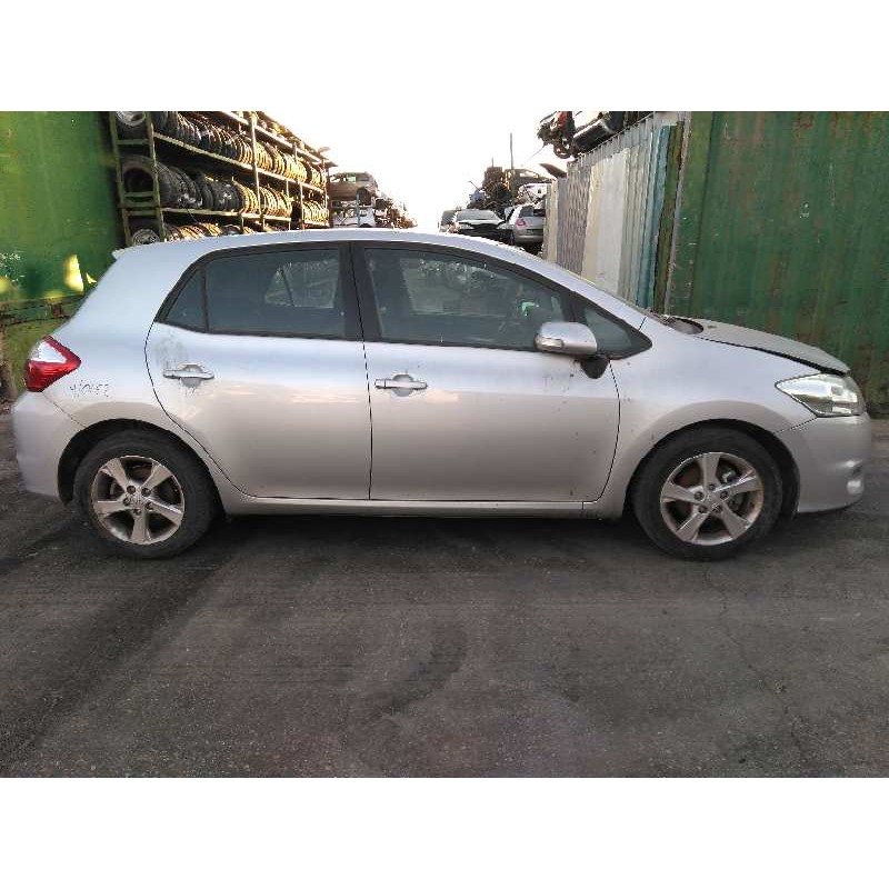toyota auris del año 2010