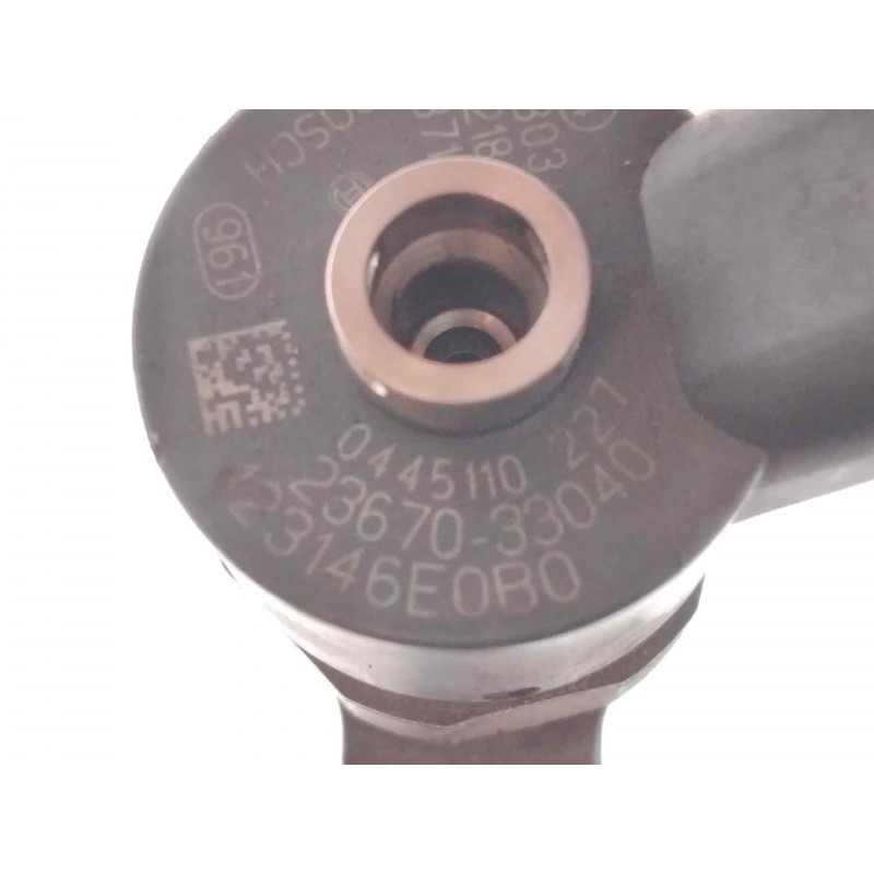 Recambio de inyector para toyota corolla (e12) 1.4 d-4d luna compact referencia OEM IAM 0445110221 2367033040 BOSCH - Rojo 2