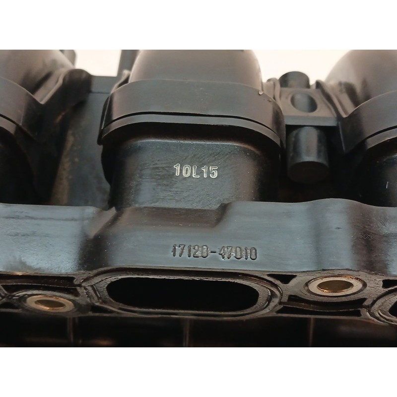 Recambio de colector admision para toyota yaris ts referencia OEM IAM 1712047010 - Negro 2