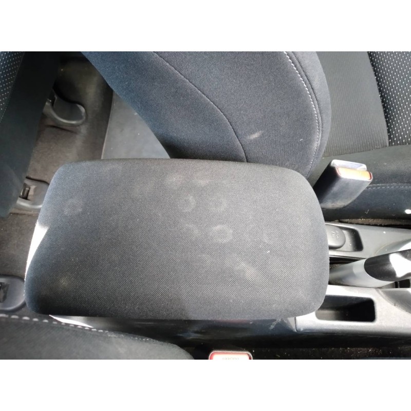 Recambio de apoyabrazos central para toyota auris active referencia OEM IAM   