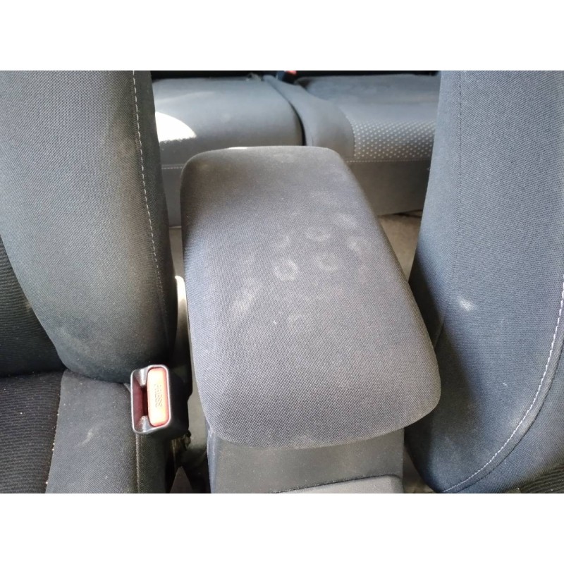 Recambio de apoyabrazos central para toyota auris active referencia OEM IAM - Blanco 3