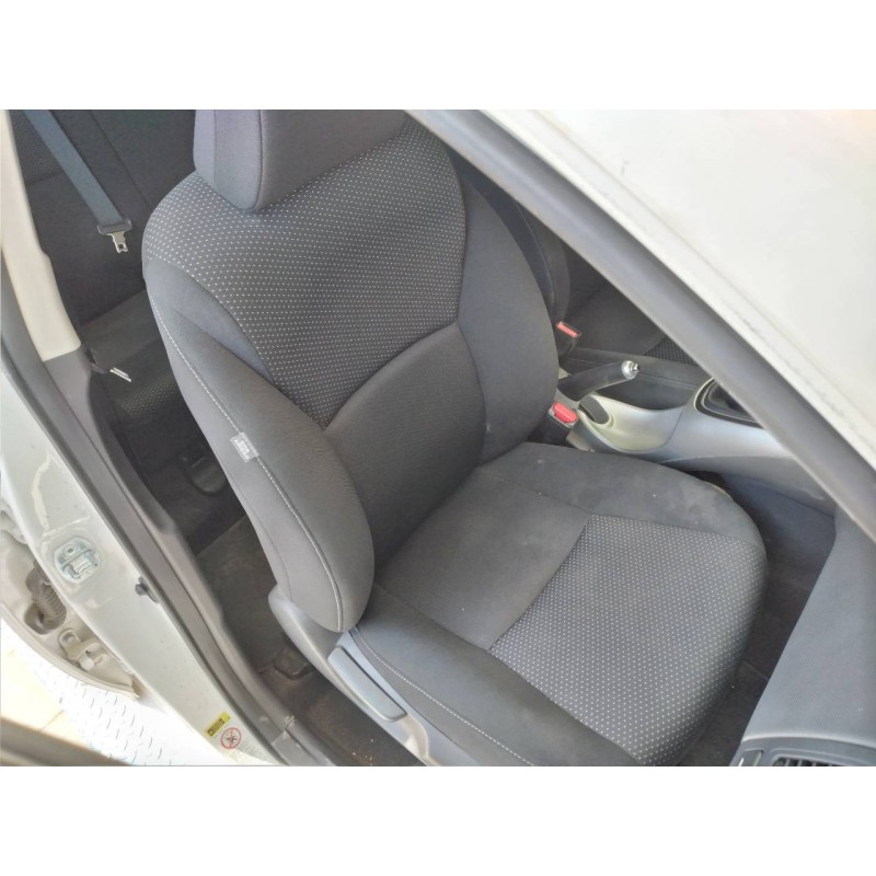 Recambio de asiento delantero derecho para toyota auris active referencia OEM IAM - Blanco 4