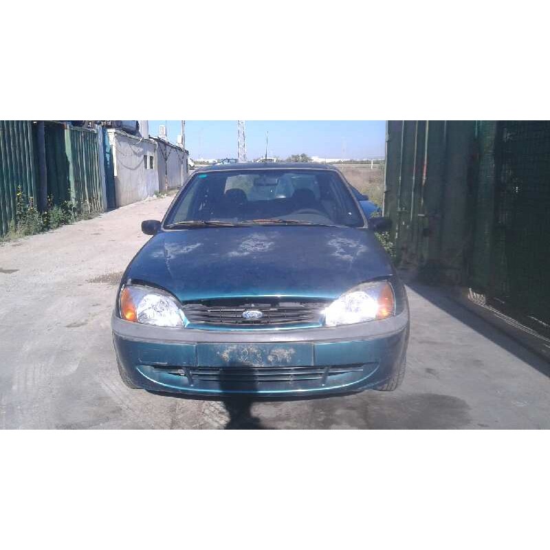 ford fiesta berlina del año 2000