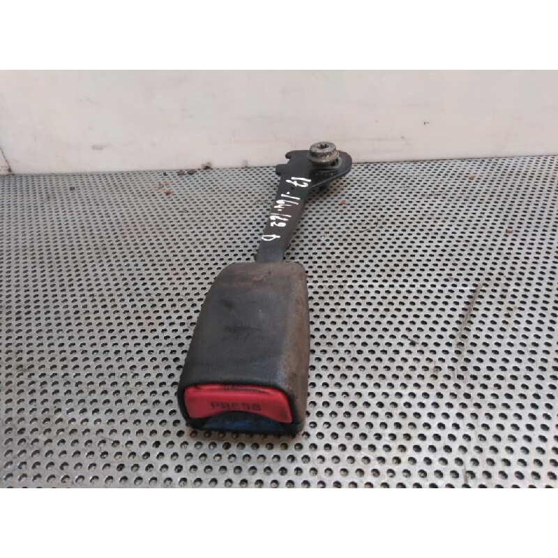 Recambio de enganche cinturon delantero derecho para mazda 2 berlina (dy) 1.4 active+ (59kw) referencia OEM IAM   