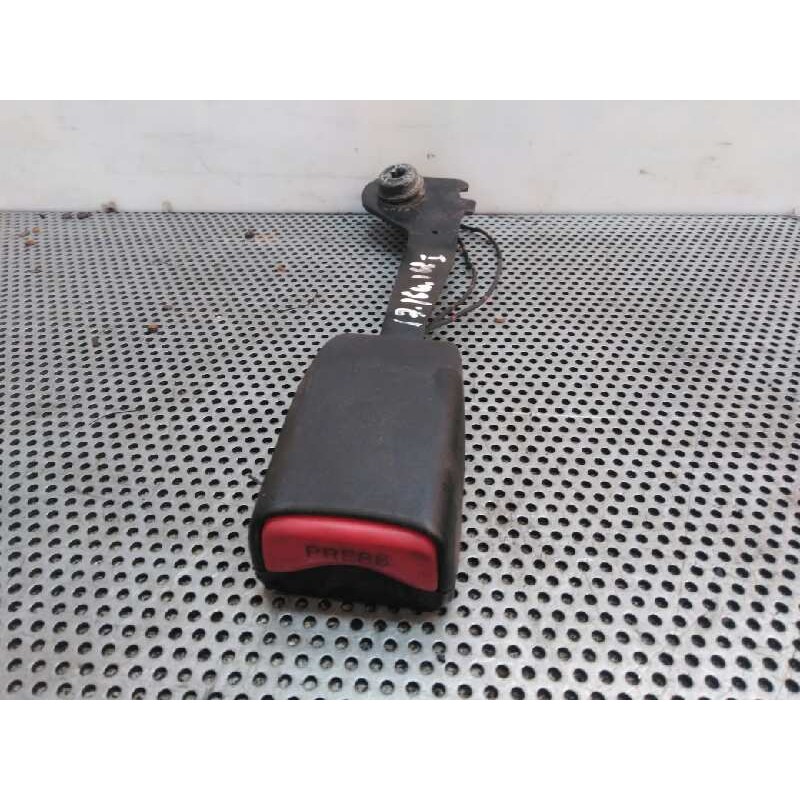 Recambio de enganche cinturon delantero izquierdo para mazda 2 berlina (dy) 1.4 active+ (59kw) referencia OEM IAM   