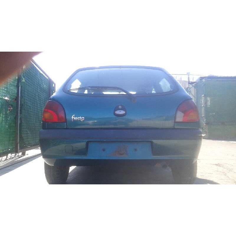 ford fiesta berlina del año 2000
