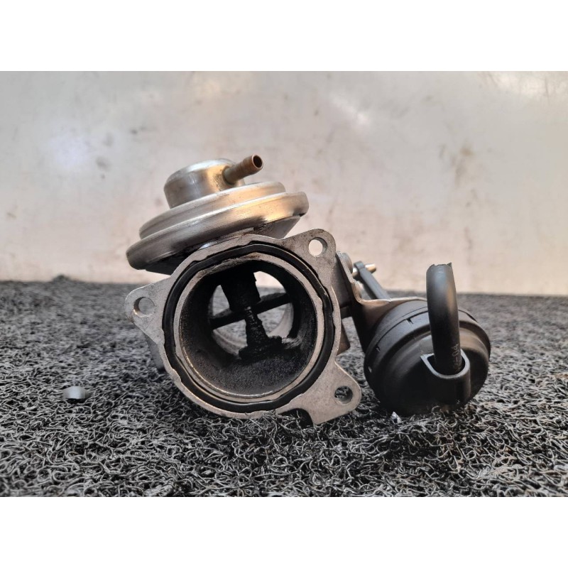 Recambio de valvula egr para volkswagen polo (9n1) highline referencia OEM IAM 045131501C 038129637B - Negro 3