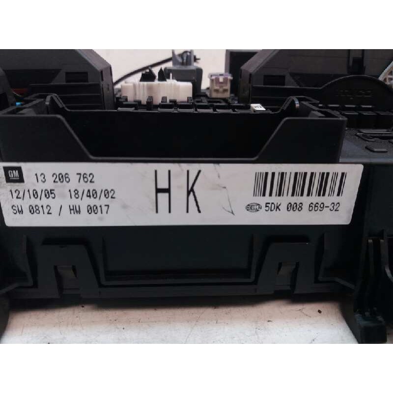 Recambio de caja reles / fusibles para opel astra gtc 1.7 16v cdti referencia OEM IAM 5DK00866932 13206762 2