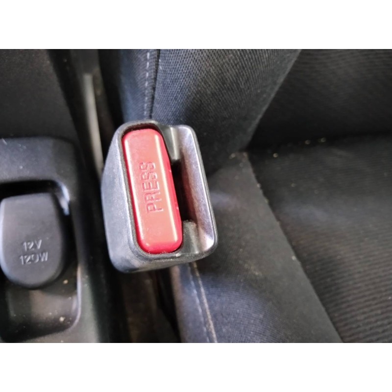 Recambio de enganche cinturon delantero izquierdo para toyota auris active referencia OEM IAM   