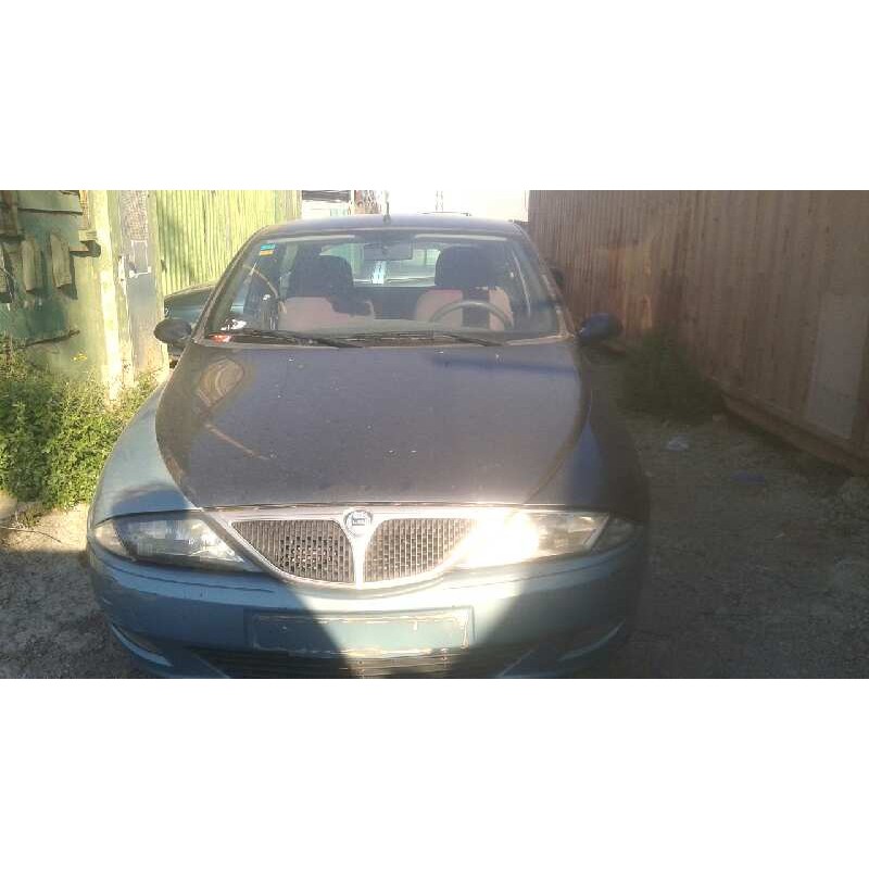 lancia lancia y del año 2002