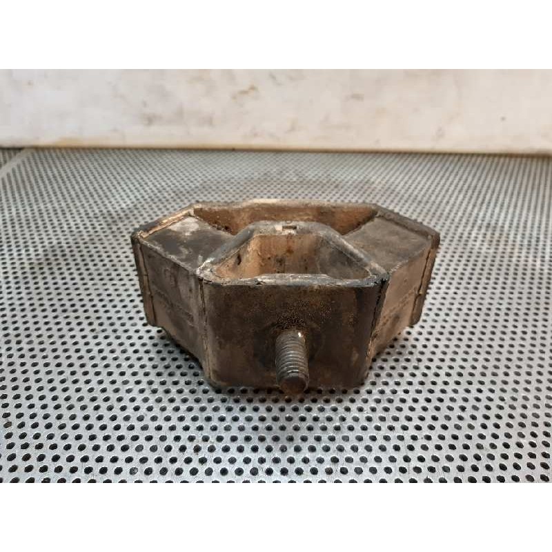 Recambio de soporte motor trasero para iveco daily caja abierta / volquete 29 - l 13 caja abierta referencia OEM IAM 742753 - Blanco 3