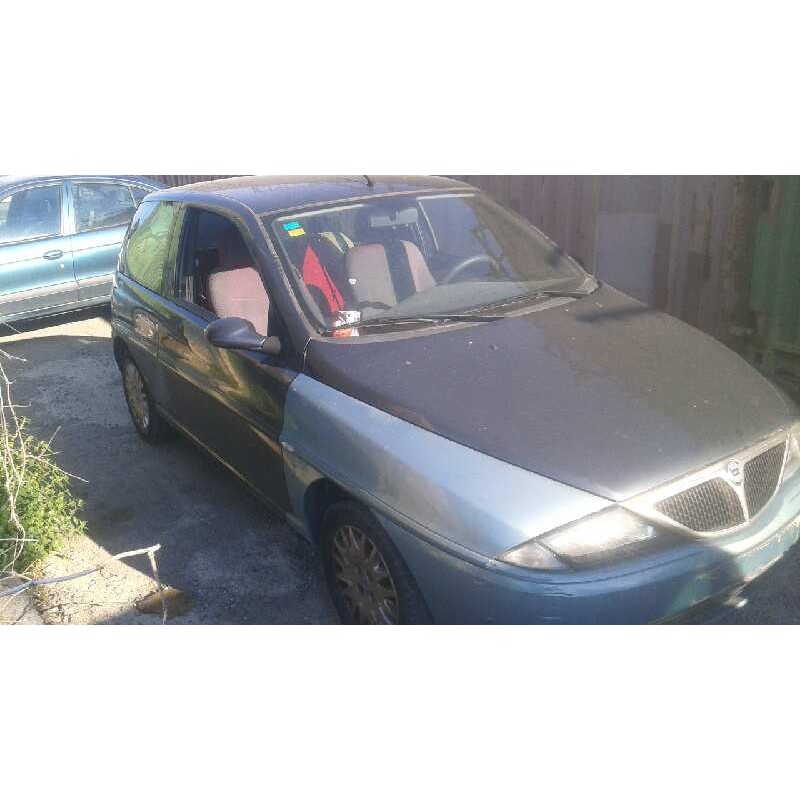 lancia lancia y del año 2002